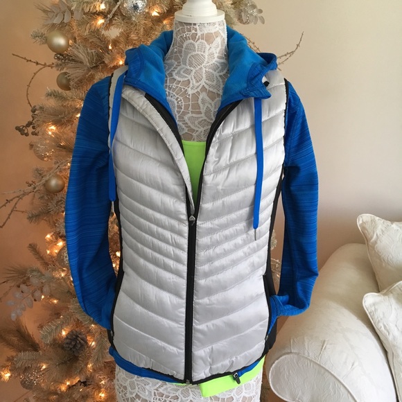 NWOT Xersion silver vest - Picture 3 of 8